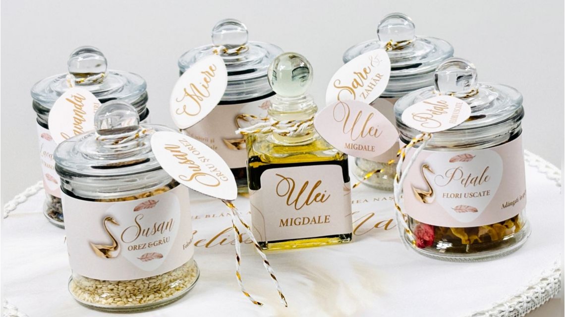 SET PRIMA BĂIȚĂ DUPĂ BOTEZ Ritualul blând al apei vegheat de nași Swan Feather 38